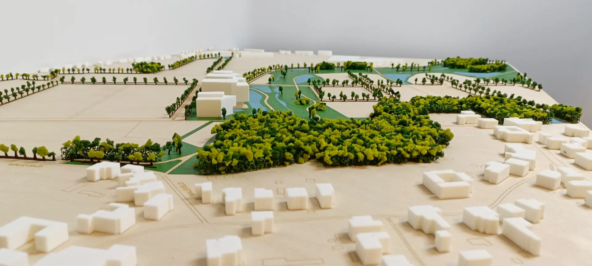 Bodemplaten voor maquettes: van strak minimalistisch tot volledig afgewerkt